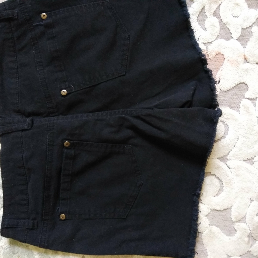 Copper Key black shorts. - Picture 3 of 4